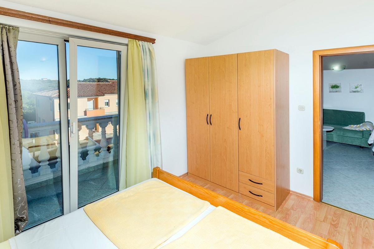 Apartman, And Kata *