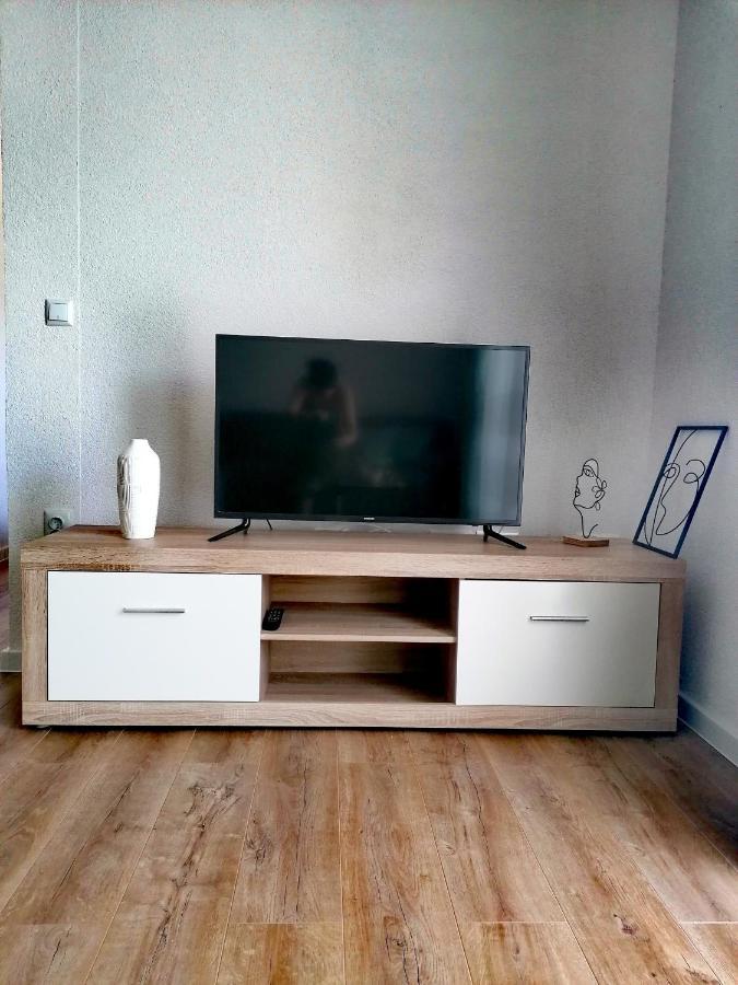 Apartman, And Kata *