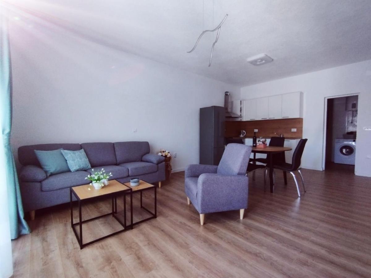 Apartman, And Kata * Pula