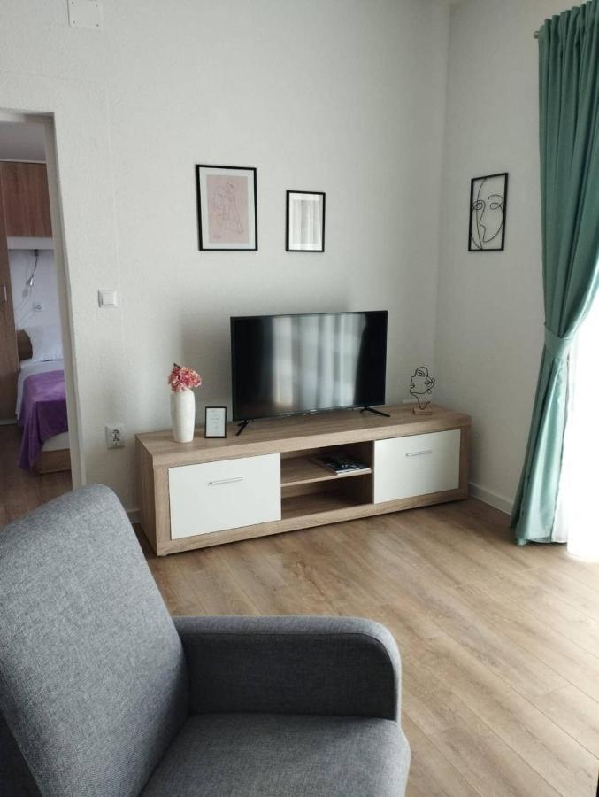 Apartman, And Kata