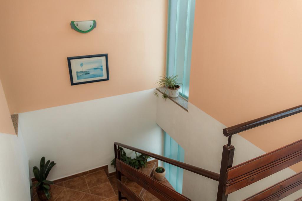 Apartman, And Kata *